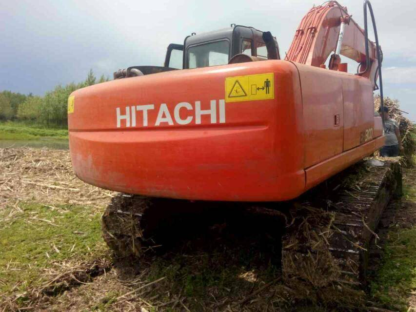 Como diagnosticar a escavadeira Hitachi ZAXIS120 andando lentamente？